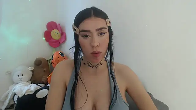 Julieta De Los Angeles online show from April 13, 2026, 10:15 pm