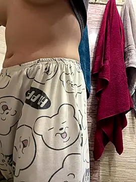 Snapshot of Romsticks chatting on October 10, 2025, 7:29 am Romsticks online show from October 10, 2025, 7:29 am