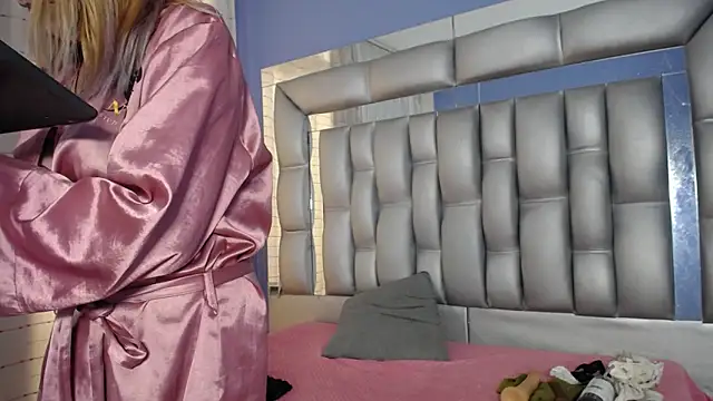 sophia ny online show from March 17, 2025, 4:43 pm