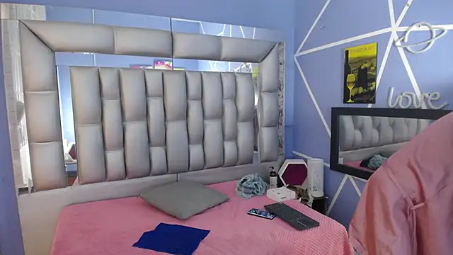 sophia ny online show from March 20, 2025, 1:26 pm