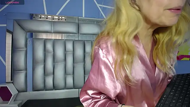 sophia ny online show from September 12, 2025, 1:33 pm