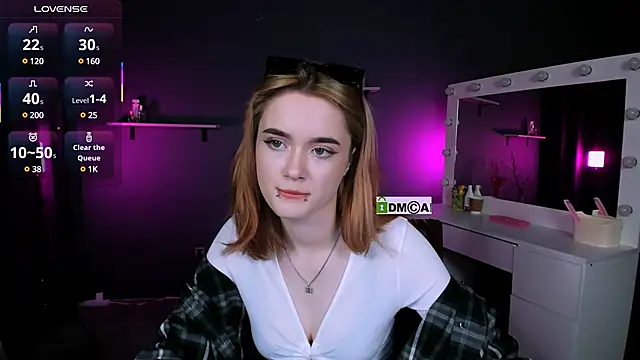 liana kisses online show from March 9, 2025, 2:07 am