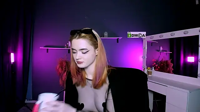 liana kisses online show from March 20, 2025, 2:19 am