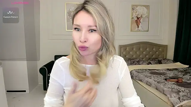 Snapshot of Jolie_Ozolla chatting on October 6, 2025, 3:53 pm Jolie Ozolla online show from October 6, 2025, 3:53 pm