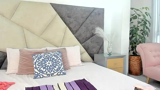 Snapshot of BarbaraKnox_ chatting on December 26, 2024, 12:05 pm BarbaraKnox online show from December 26, 2024, 12:05 pm