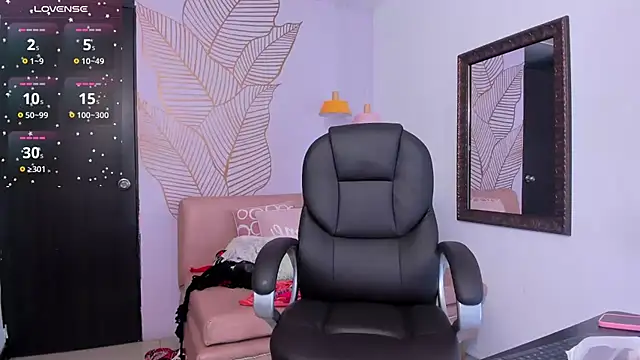 Snapshot of BarbaraKnox_ chatting on March 7, 2025, 12:15 am BarbaraKnox online show from March 7, 2025, 12:15 am