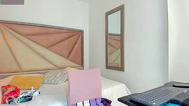 Snapshot of BarbaraKnox_ chatting on September 14, 2025, 11:48 pm BarbaraKnox online show from September 14, 2025, 11:48 pm