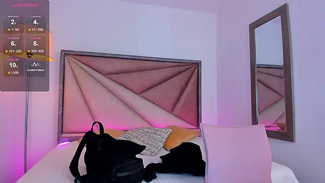 Snapshot of BarbaraKnox_ chatting on October 19, 2025, 12:11 am BarbaraKnox online show from October 19, 2025, 12:11 am