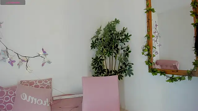 Snapshot of BarbaraKnox_ chatting on October 26, 2025, 11:53 pm BarbaraKnox online show from October 26, 2025, 11:53 pm