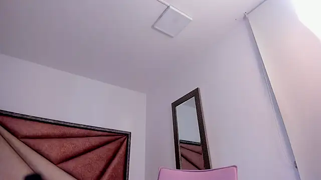 Snapshot of BarbaraKnox_ chatting on October 29, 2025, 12:02 am BarbaraKnox online show from October 29, 2025, 12:02 am