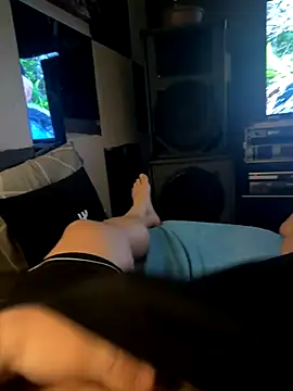 Snapshot of MatthewEmme chatting on November 2, 2025, 12:13 am MatthewEmme online show from November 2, 2025, 12:13 am