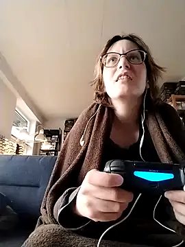 PernillaGirl online show from October 4, 2025, 12:25 pm