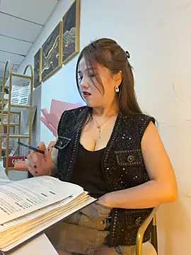 Efangfang online show from February 4, 2026, 10:43 am