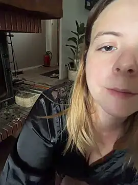 Snapshot of Nina_blain chatting on December 5, 2025, 1:42 pm Nina blain online show from December 5, 2025, 1:42 pm