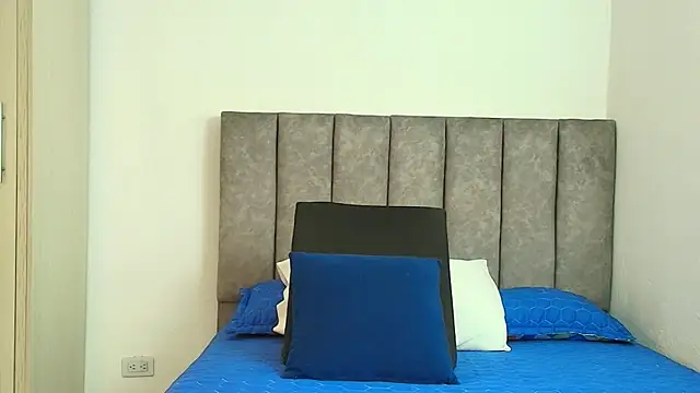 karina lewis  online show from October 13, 2025, 4:45 am