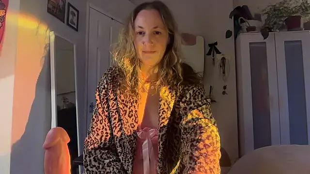 Snapshot of Littlelolo60 chatting on February 5, 2026, 5:17 pm Littlelolo60 online show from February 5, 2026, 5:17 pm