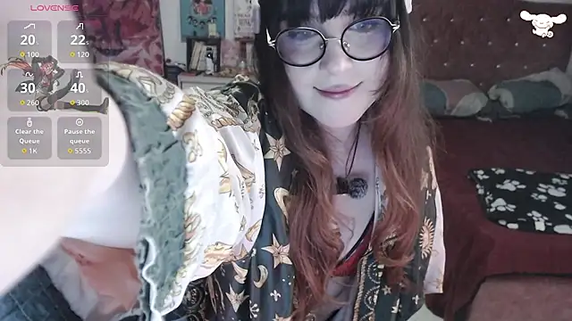 Avril2001 online show from December 4, 2025, 4:44 am