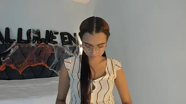 Snapshot of sara_saenz99 chatting on October 21, 2025, 8:09 pm sara saenz99 online show from October 21, 2025, 8:09 pm