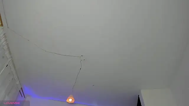 Scarlett 811 online show from April 15, 2026, 8:20 pm