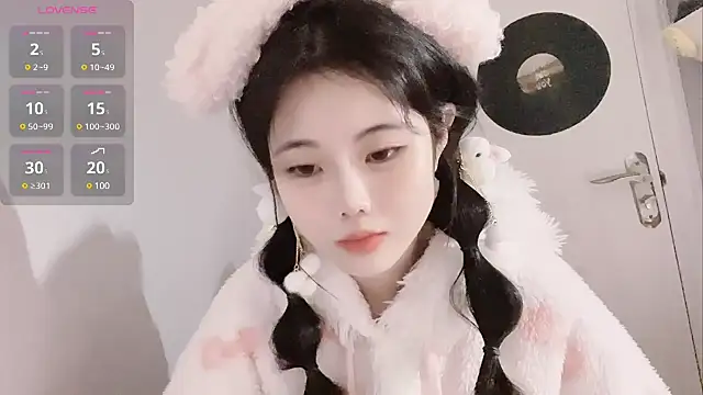 Qedgjwyz1 online show from February 5, 2025, 1:54 pm