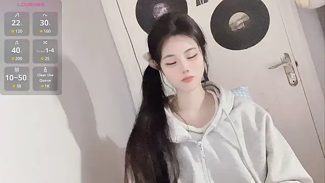 Qedgjwyz1 online show from February 17, 2025, 1:53 pm