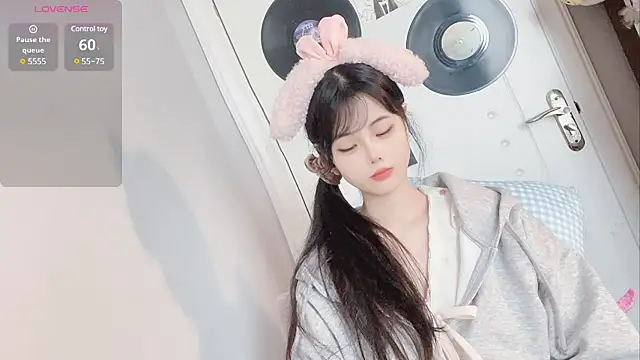 Qedgjwyz1 online show from March 4, 2025, 3:44 am