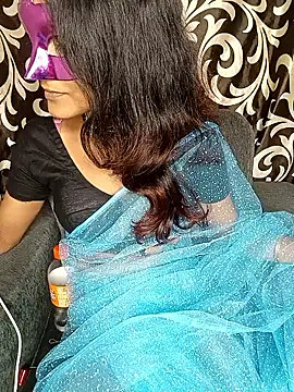 REVA DARLING online show from October 15, 2025, 4:45 am