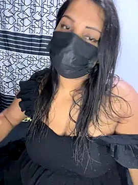 NOORA-GIRL online show from November 25, 2025, 1:33 pm