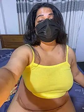 NOORA-GIRL online show from May 26, 2026, 1:01 am