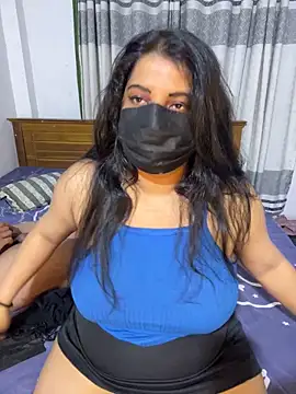 NOORA-GIRL online show from May 27, 2026, 2:52 am