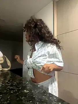 Marie Rose online show from December 18, 2025, 6:08 am