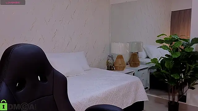 ISA  CUTEE online show from September 15, 2025, 4:01 am