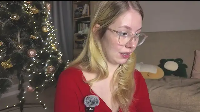 HoneyAudrey online show from December 22, 2025, 1:46 am