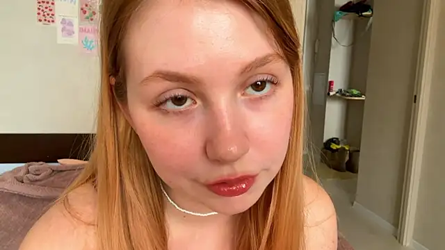 HoneyAudrey online show from March 9, 2026, 3:32 am