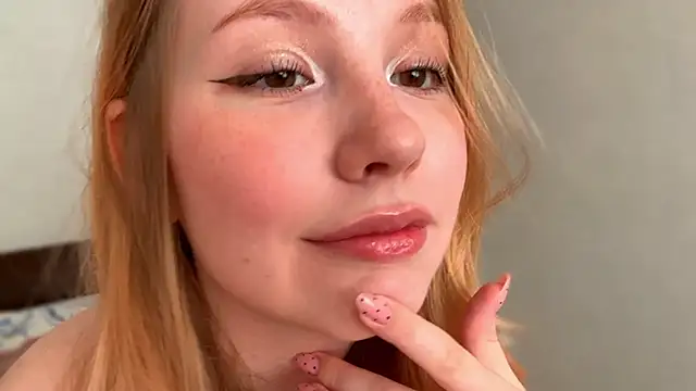 HoneyAudrey online show from April 9, 2026, 2:44 am