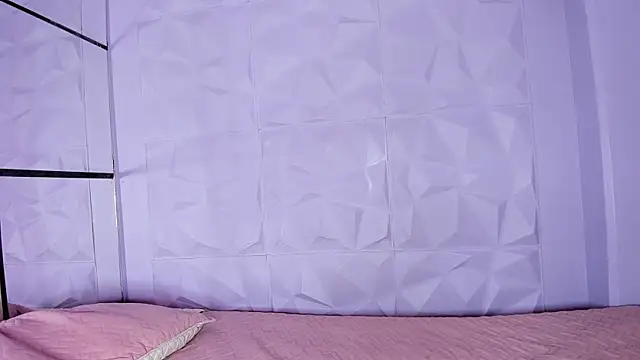  LittleLia online show from October 20, 2025, 1:11 pm