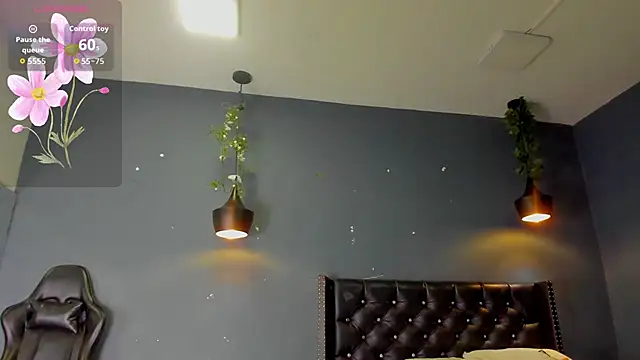 Hannah Miller   online show from November 7, 2025, 5:13 pm