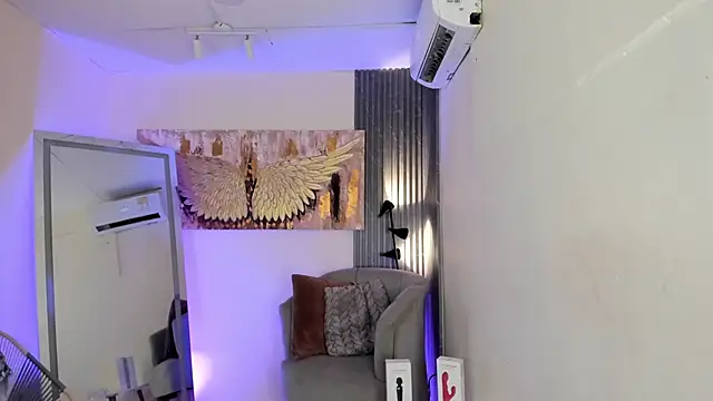 emma alice  online show from January 15, 2025, 6:08 pm