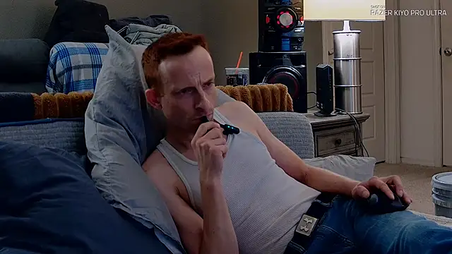 Snapshot of Dilldough405 chatting on March 4, 2026, 9:43 pm Dilldough405 online show from March 4, 2026, 9:43 pm