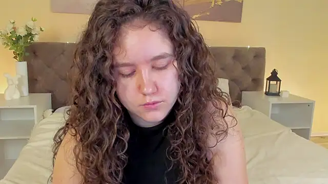 Snapshot of Ariella_Sol chatting on June 18, 2026, 1:06 am Ariella Sol online show from June 18, 2026, 1:06 am