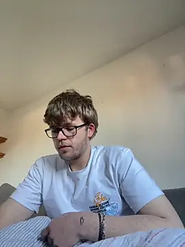 Snapshot of jungxSHxboy chatting on April 11, 2026, 6:40 am jungxSHxboy online show from April 11, 2026, 6:40 am