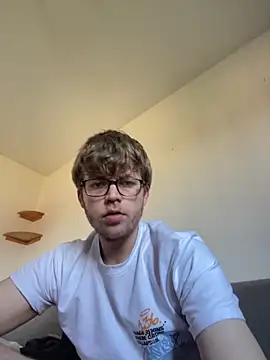 Snapshot of jungxSHxboy chatting on April 11, 2026, 7:45 am jungxSHxboy online show from April 11, 2026, 7:45 am