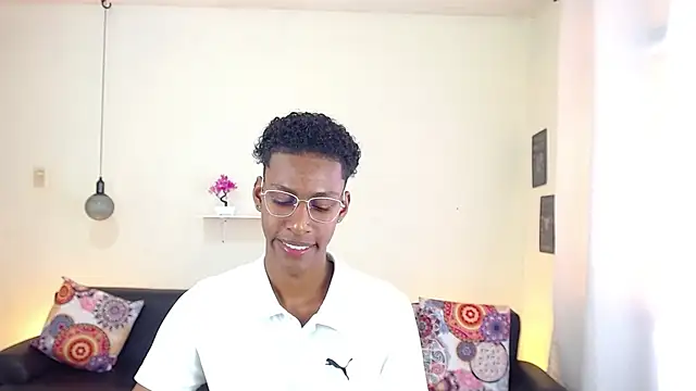 Snapshot of maiki18_ chatting on February 12, 2025, 7:56 pm maiki18 online show from February 12, 2025, 7:56 pm