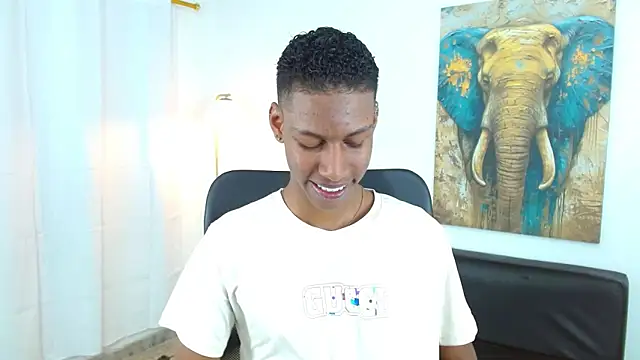 maiki18  online show from November 11, 2025, 8:53 pm