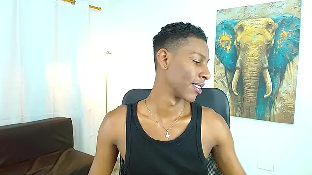 maiki18  online show from November 25, 2025, 8:42 pm