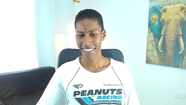 maiki18  online show from February 2, 2026, 9:02 pm