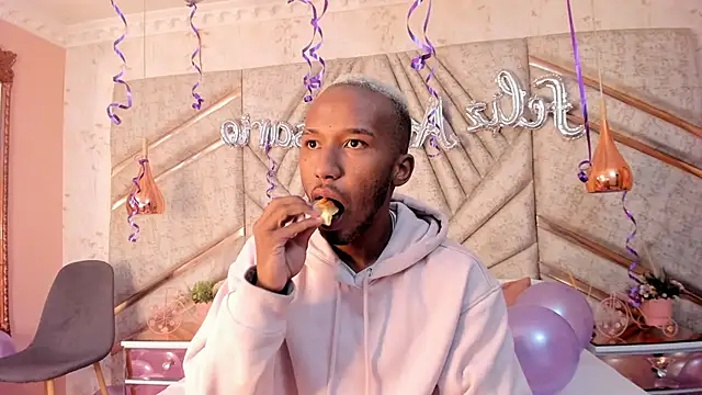 Snapshot of JamesParck chatting on February 14, 2025, 12:25 pm JamesParck online show from February 14, 2025, 12:25 pm