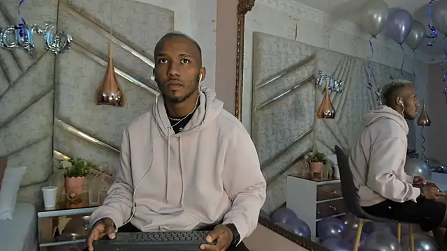 Snapshot of JamesParck chatting on February 17, 2025, 12:16 pm JamesParck online show from February 17, 2025, 12:16 pm