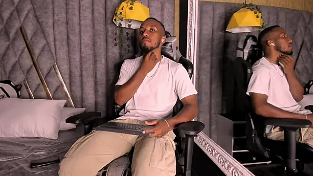 JamesParck online show from April 12, 2026, 10:37 pm