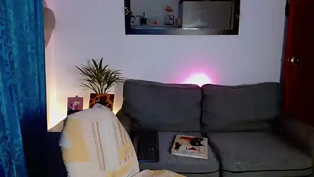 Nicole white 11 online show from September 18, 2025, 12:34 am